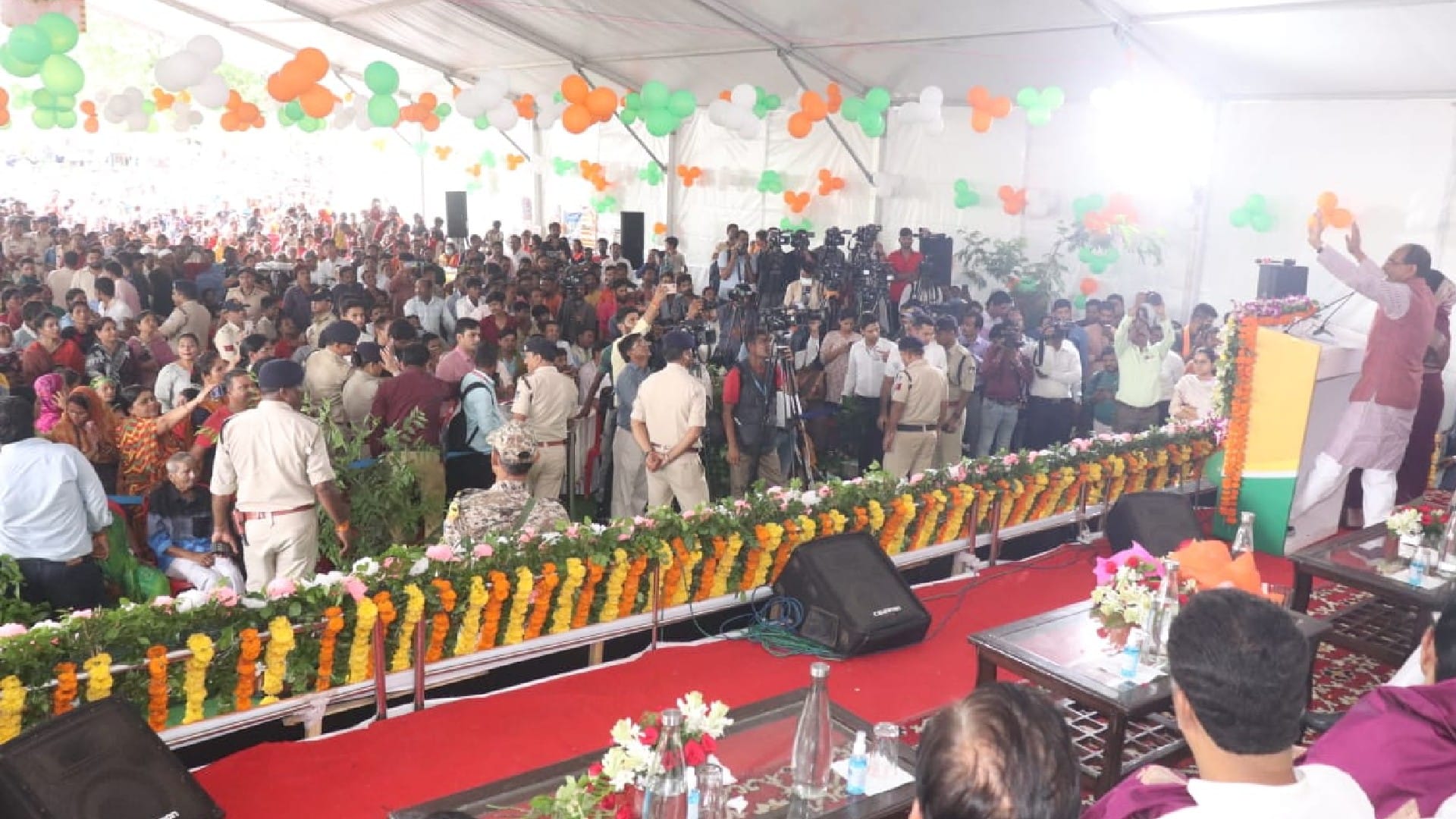 Madhya Pradesh: Shivraj said the real tiger is sitting here, told the police to come out with sticks, fix the two goons