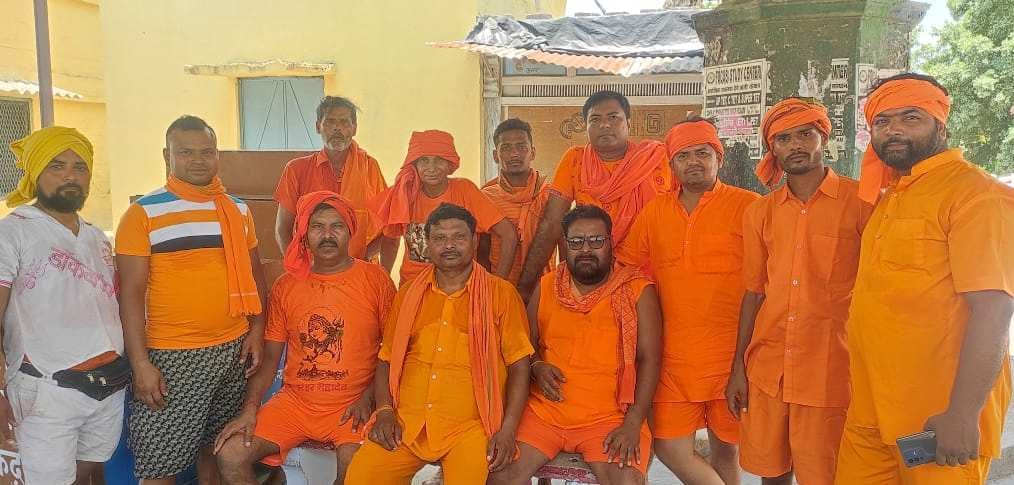 The third batch left for Baba Dham by shouting