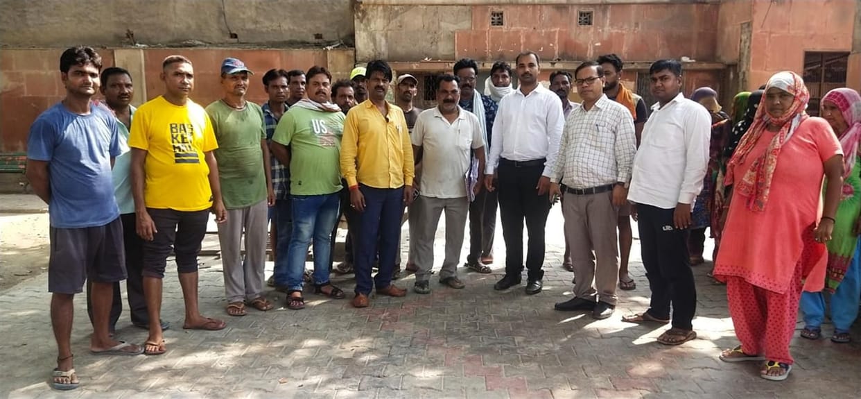 Hathras: Sanitation workers hold strike, demonstrated at Nagar Panchayat office