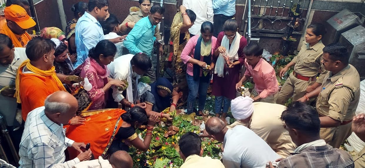 The doors of the mythological Shiva temple of Chotokashi opened at 2 pm on the first Monday of Sawan