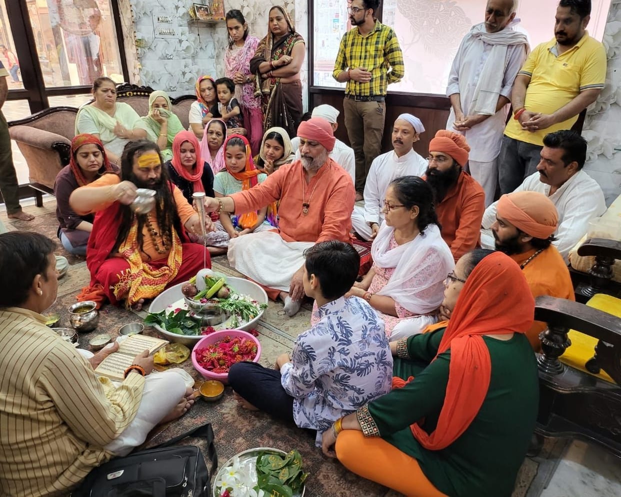 Devotees chanted Jalabhishek and chanted bomb-bomb naivete