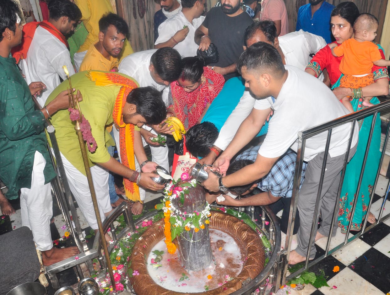 The pagoda reverberated with the chants of Har Har Mahadev