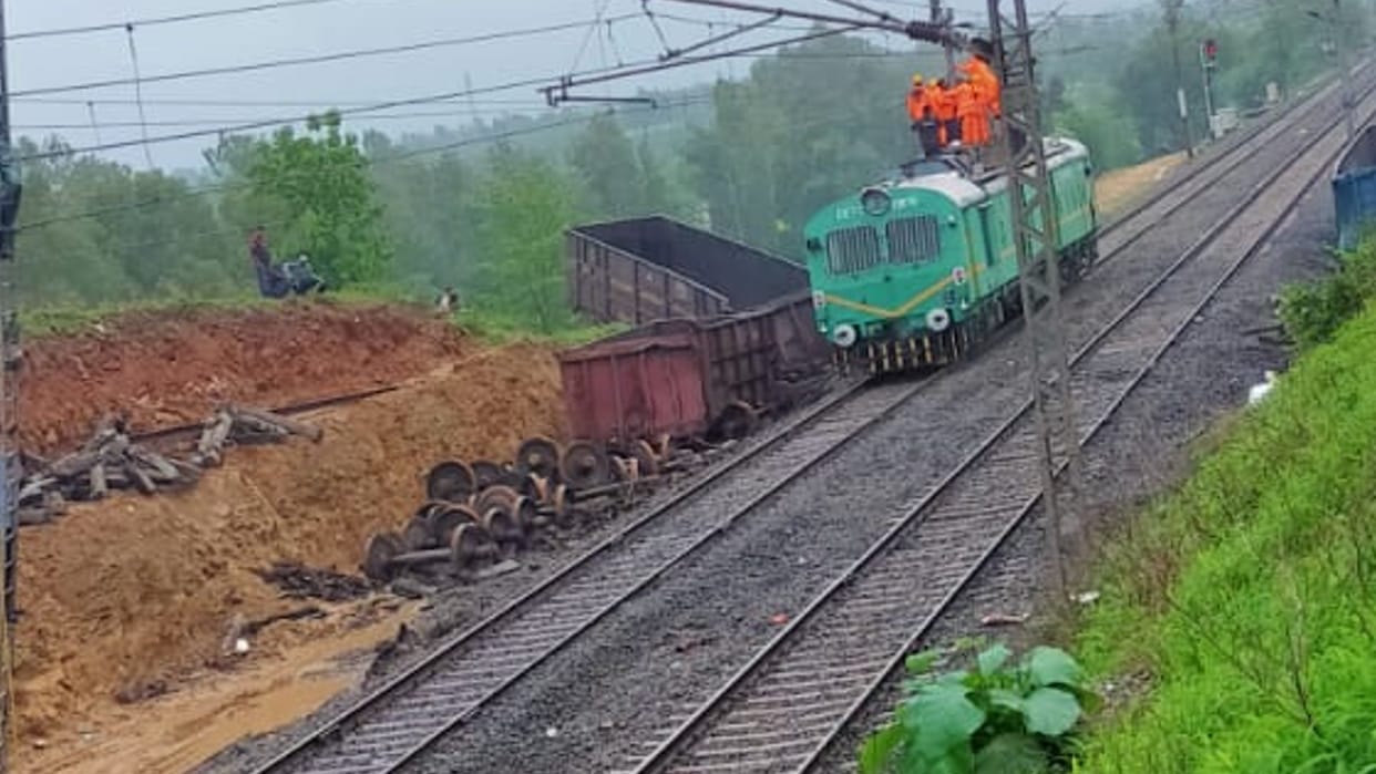 Train operation has started on Delhi-Mumbai route after the derailment of goods train at Ratlam railway station.