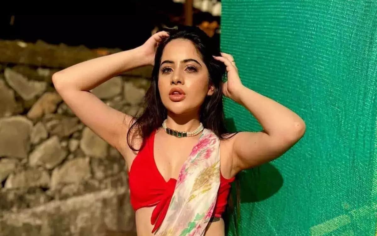 Urfi javed latest video in saree without blouse went viral on internet