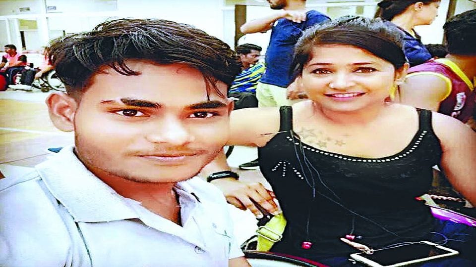 Agra international wheelchair basketball player Yogesh won many medals with borrowed chair