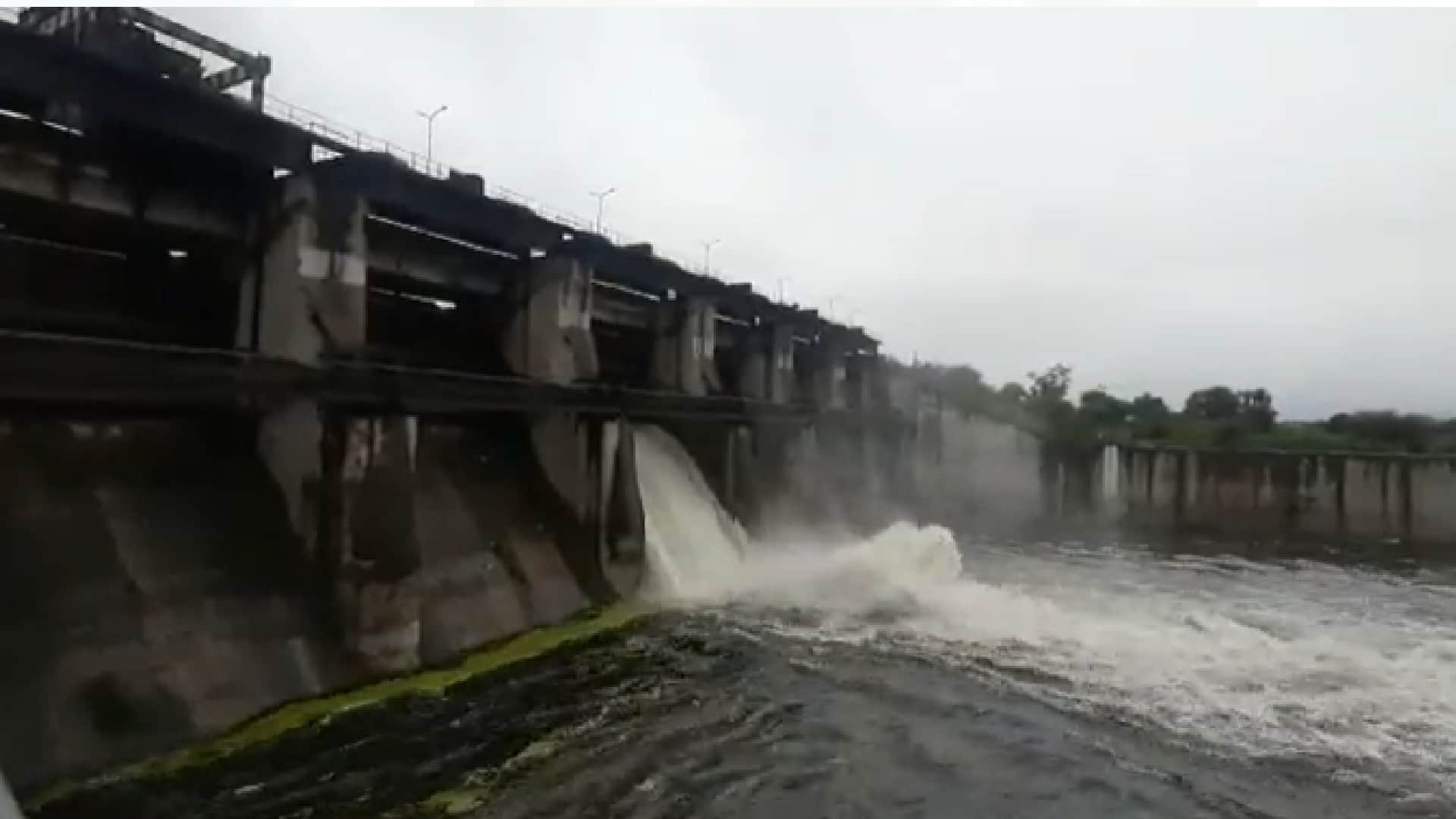 Heavy rain alert in 12 districts of Madhya Pradesh, Parvati river in spate, road broken in Samardha