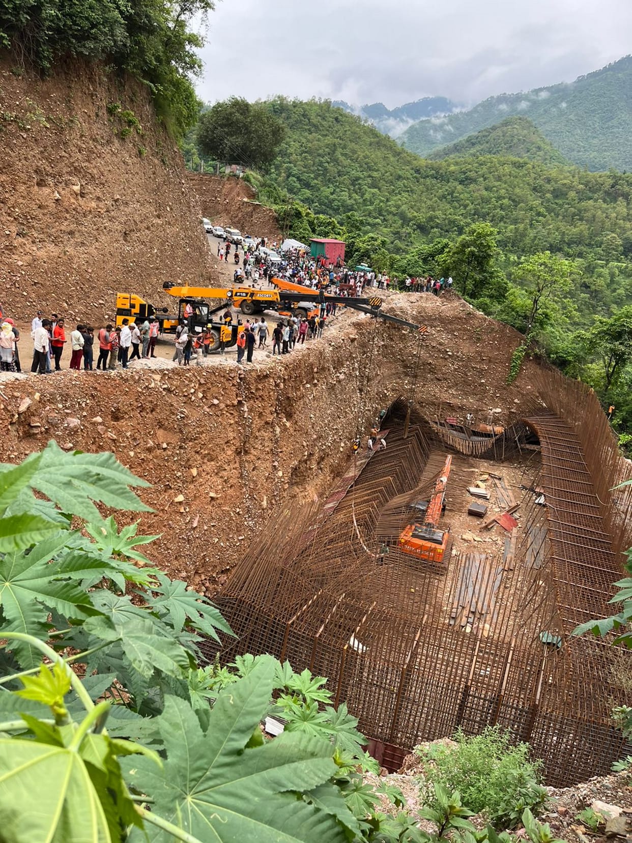Accident on Badrinath Highway, setting of bridge under construction collapsed in Rudraprayag,  two laborers ki