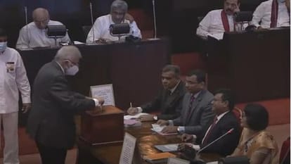 Acting President Ranil Wickremesinghe votes at the Presidential Election