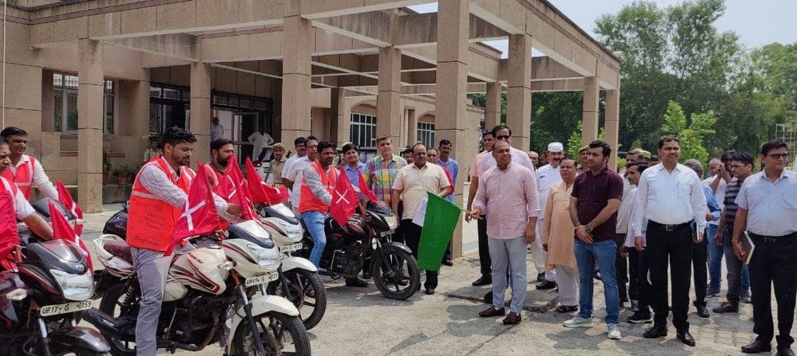 Bike ambulance will treat Kanwariyas, DM shows green signal