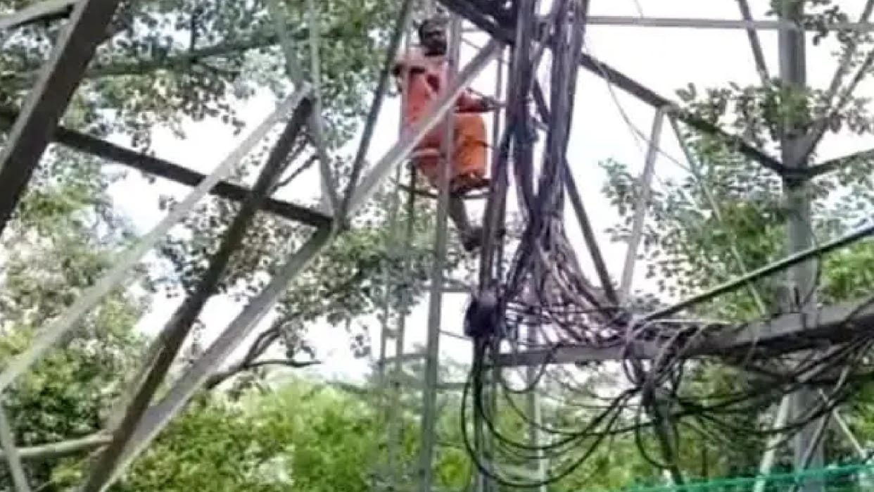 Saint Movement against illegal mining in Bharatpur one saint Baba spent night on tower in protest