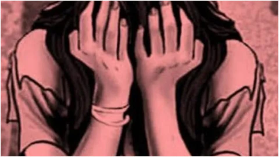 Young man changed name blackmail college girl objectionable photo and video Bhilwara