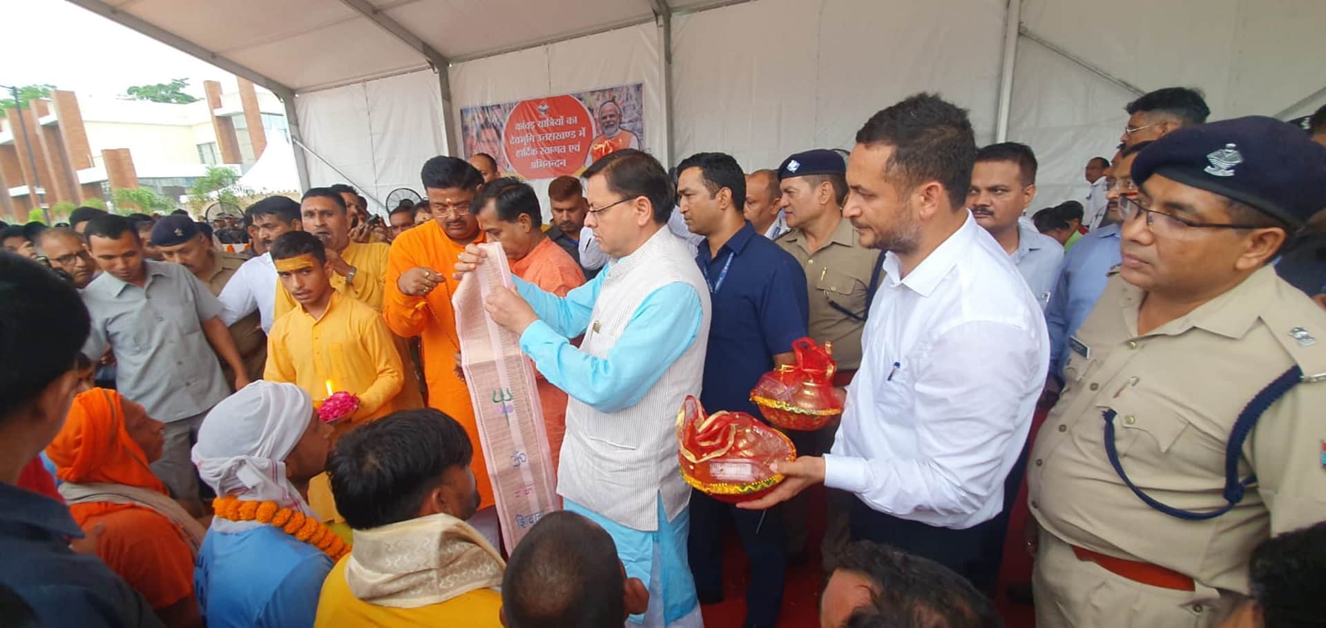 Kanwar Yatra 2022: CM Pushkar singh dhami welcome Kanwaria in Haridwar today