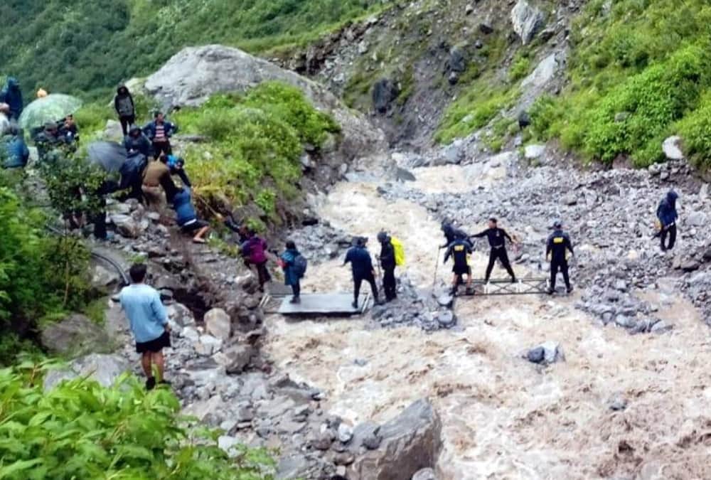 Uttarakhand weather News: Heavy rain in Valley of Flowers and 163 tourists rescued photos