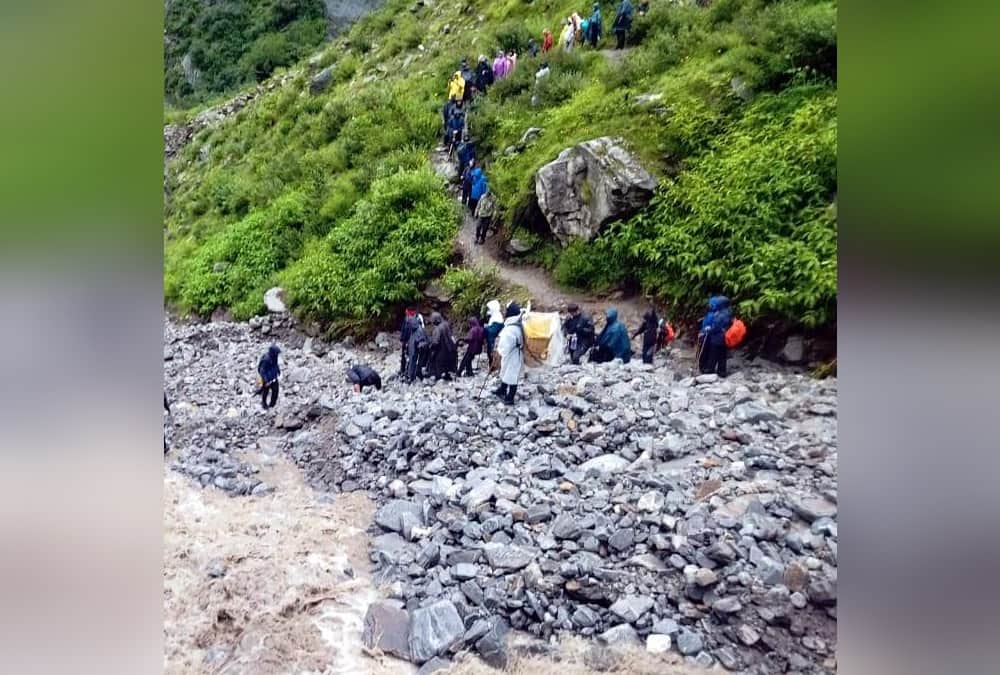 Uttarakhand weather News: Heavy rain in Valley of Flowers and 163 tourists rescued photos