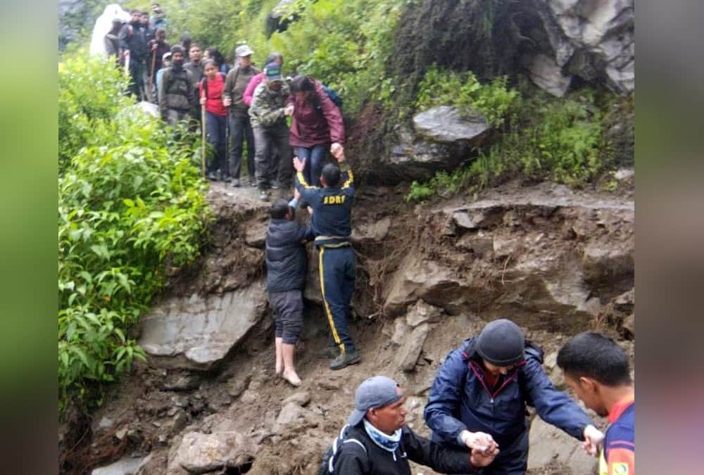 Uttarakhand weather News: Heavy rain in Valley of Flowers and 163 tourists rescued photos
