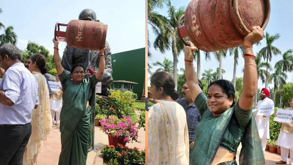 Congress Opposition Protest On The Issue Of Inflation Woman mp Bahubali Style