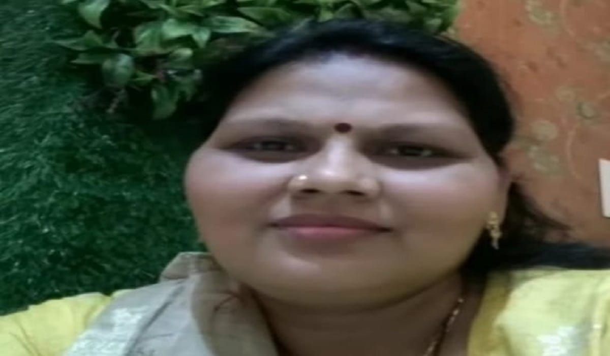 Husband killed wife by beating her head with brick in varanasi son said two women trapped father in