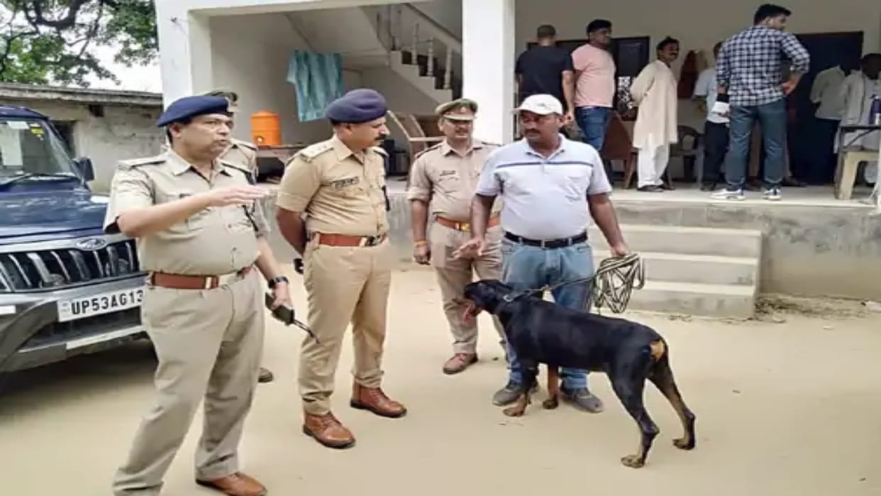 Rifle and money stolen from SP leader house in Gorakhpur