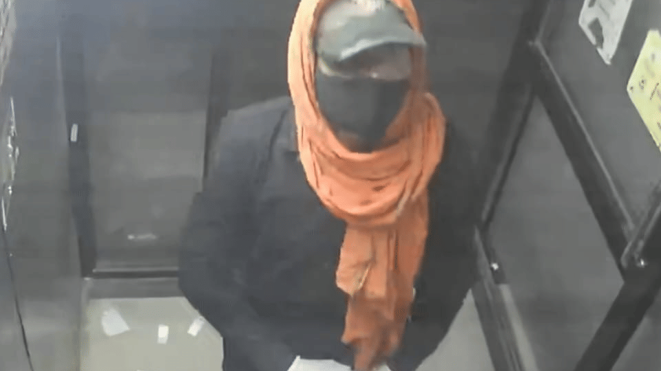 Gwalior Crime News: Youth Sprayed Black Paint on CCTV and Looted ATM