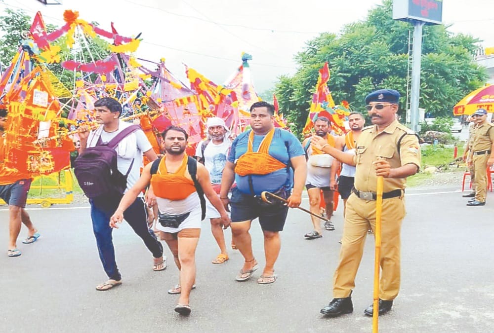 Kanwar Yatra 2022:  25 lakh kanwaria took gangajal from haridwar on 20 july photos