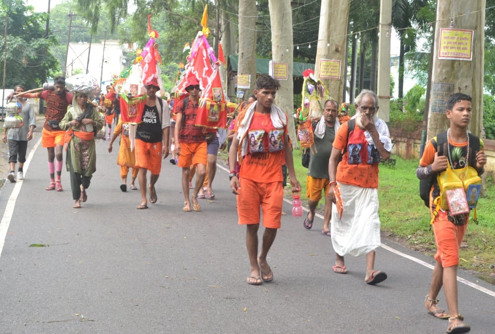 Kanwar Yatra 2022:  25 lakh kanwaria took gangajal from haridwar on 20 july photos