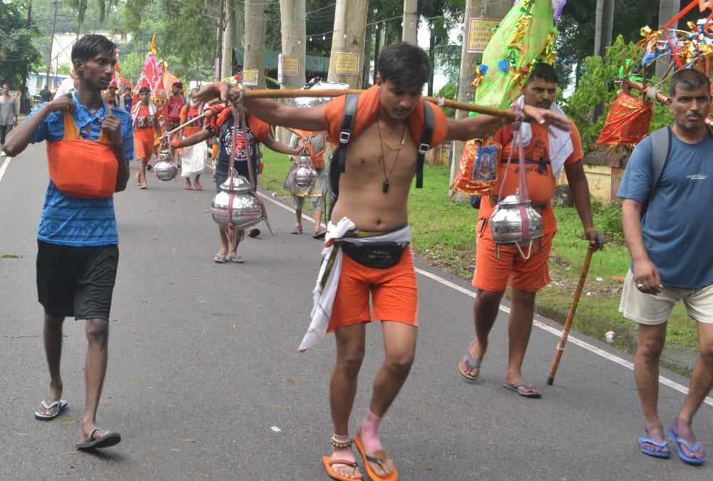 Kanwar Yatra 2022:  25 lakh kanwaria took gangajal from haridwar on 20 july photos