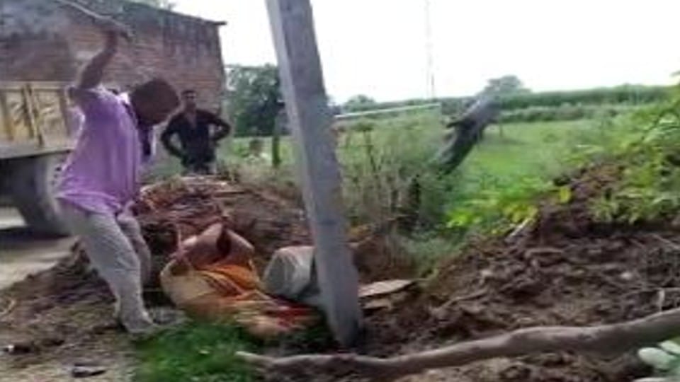 Husband brutally beats his wife by tying her to an electric pole in Agra