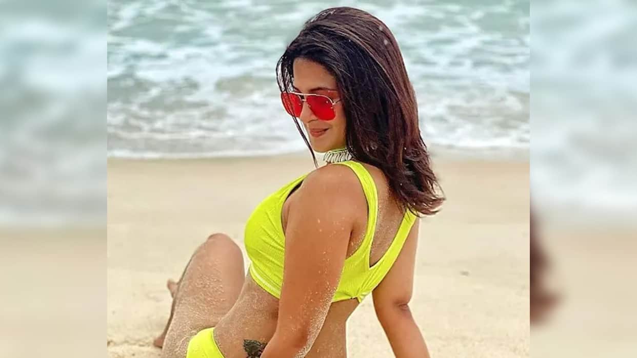 Jennifer Winget Yellow Bikini Photos Goes Viral On Social Media