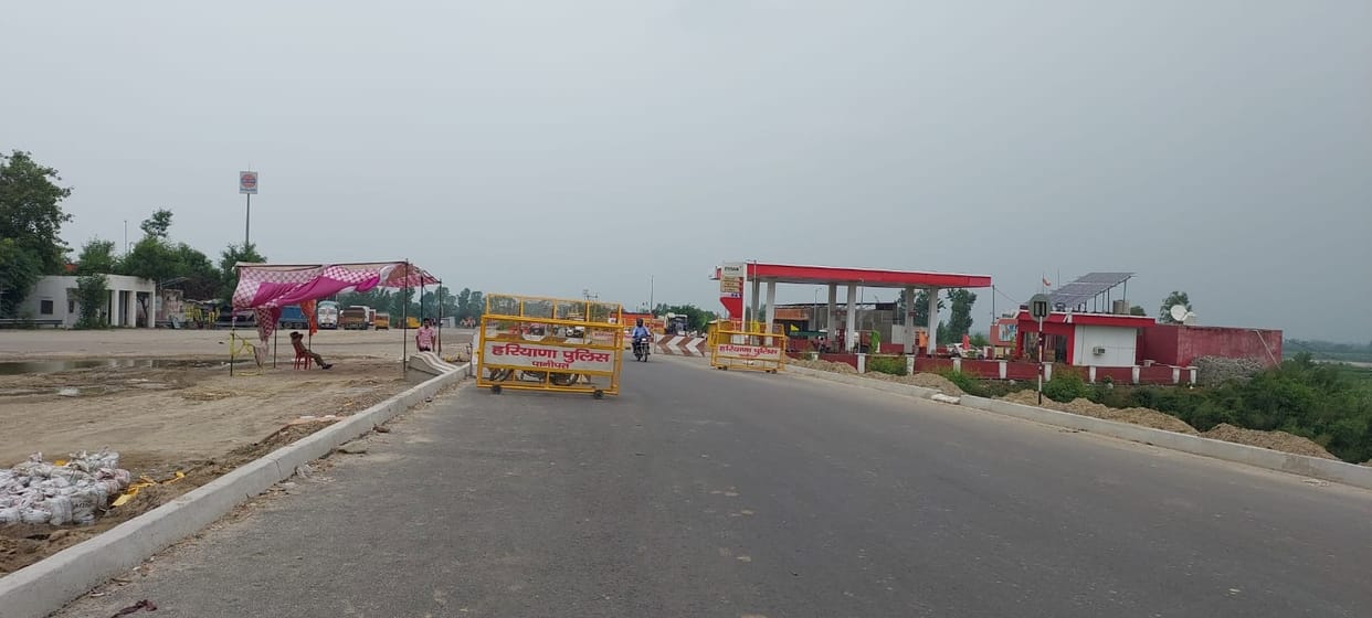 Heavy vehicles stopped on Meerut-Karnal highway