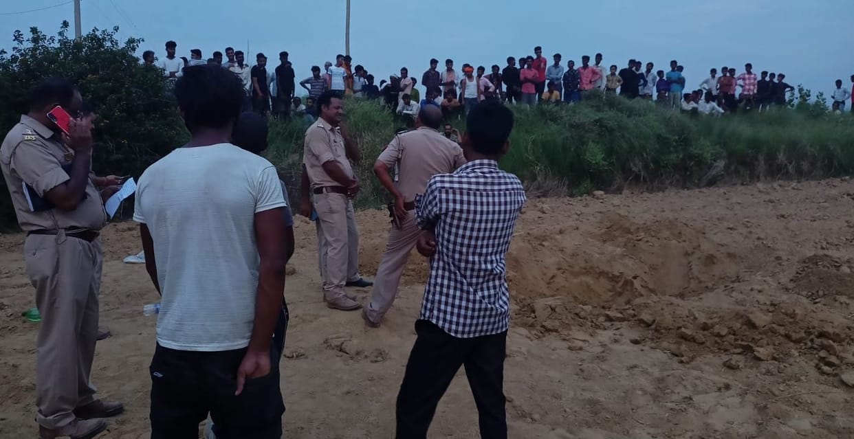 kanpur dehat : kidnapped and murdered a Raj Mistri, dead body buried in the field, one arrested, two absconding