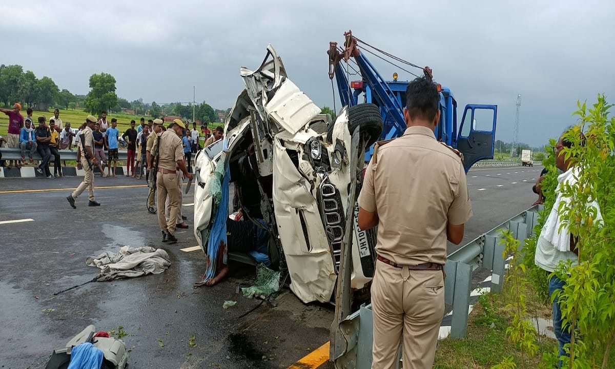 Road Accident on Purvanchal Expressway in mau two died and five serious after scorpio overturned due to tire b