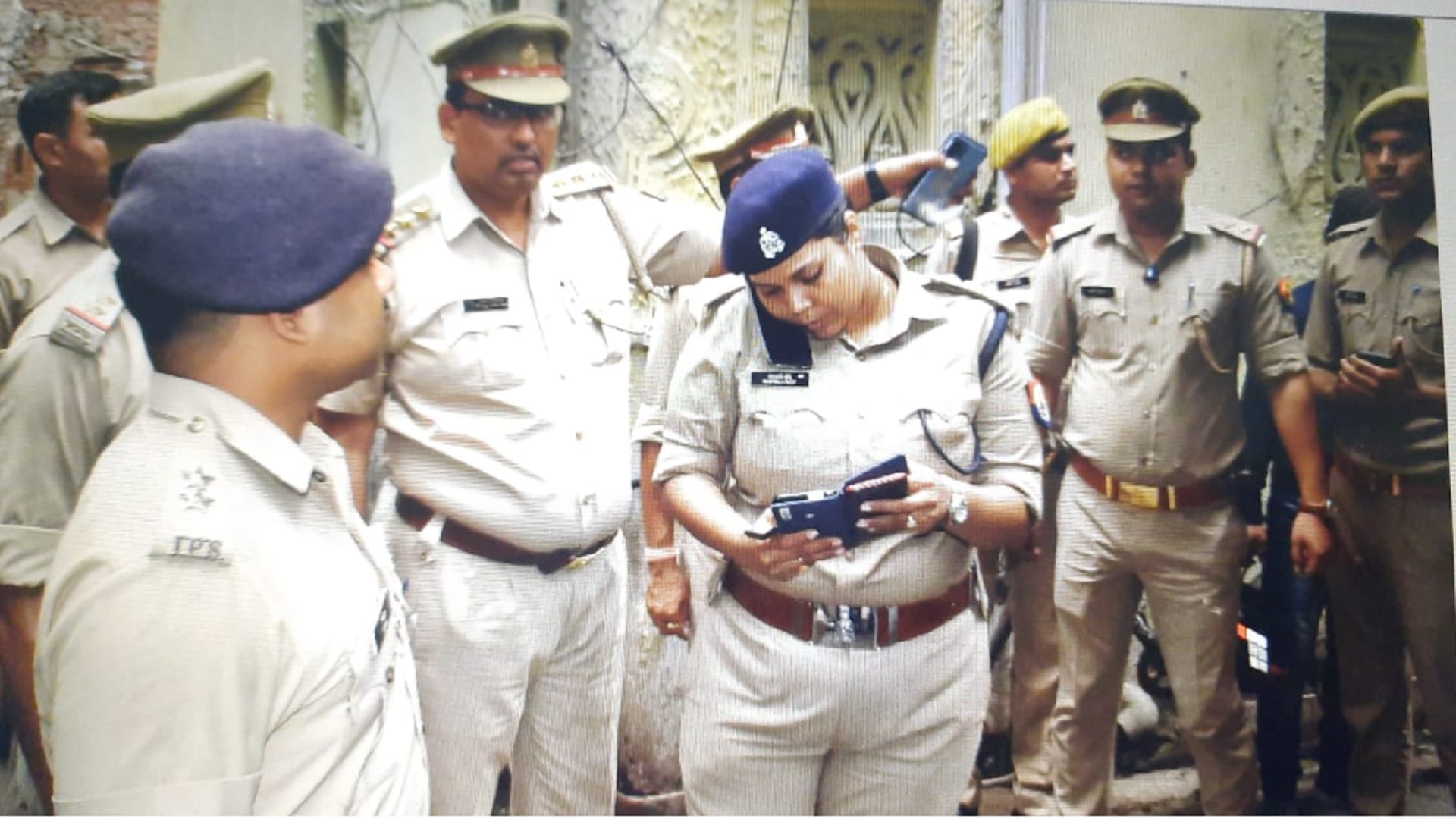 Meerut police attach property worth more than 100 crore of kabadi of Sotiganj after the speech of PM Modi