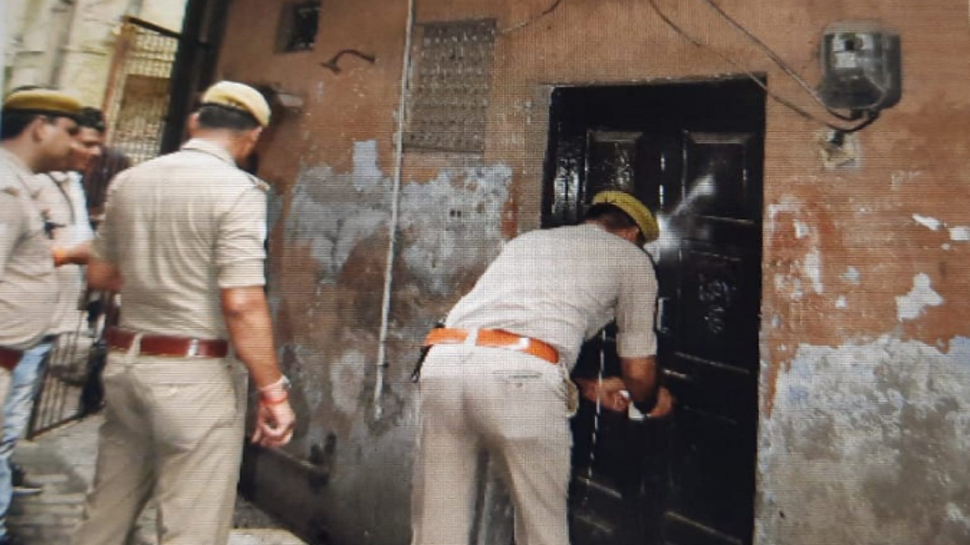 Meerut police attach property worth more than 100 crore of kabadi of Sotiganj after the speech of PM Modi