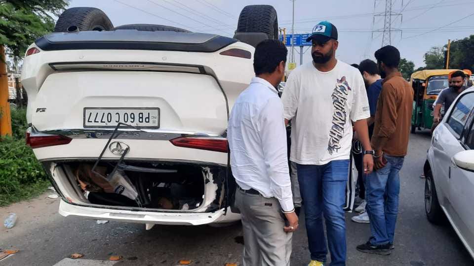 Punjabi lyricist and singer Jaani scorpio flips in Mohali