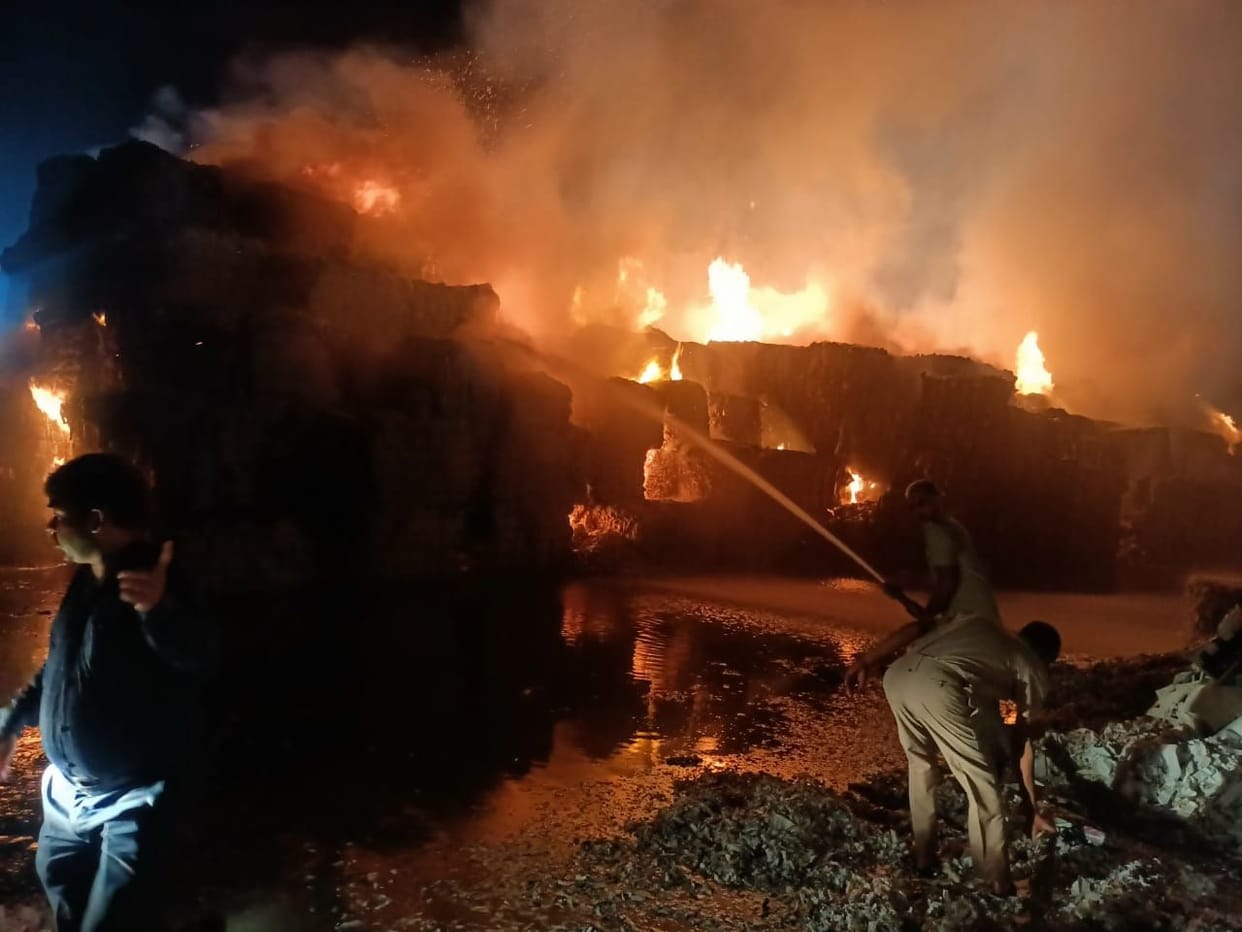 Fire in paper mill, extinguished in seven and a half hours