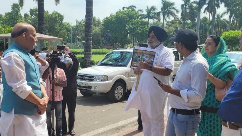 Sukhbir Singh Badal and Harsimrat Kaur Badal demand to release of Bandi Singhs