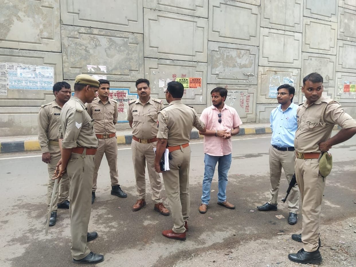 Stole four lakhs by breaking the lock of the shop counter in broad daylight