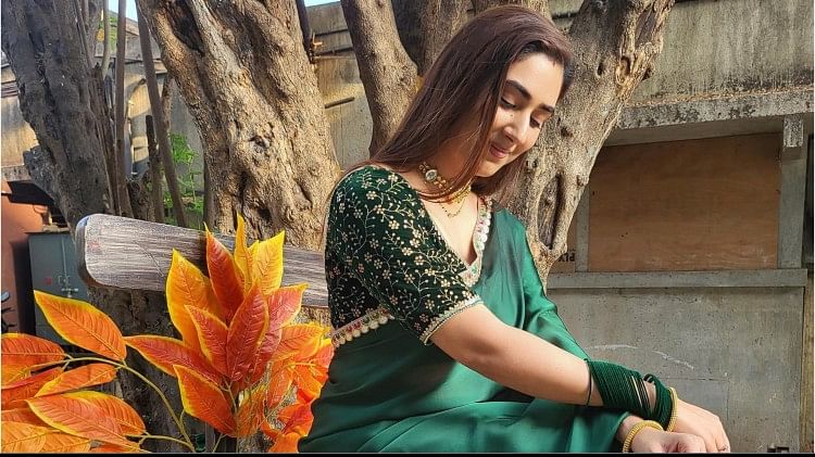 If you want to wear a green saree in Savan, take tips from these actresses