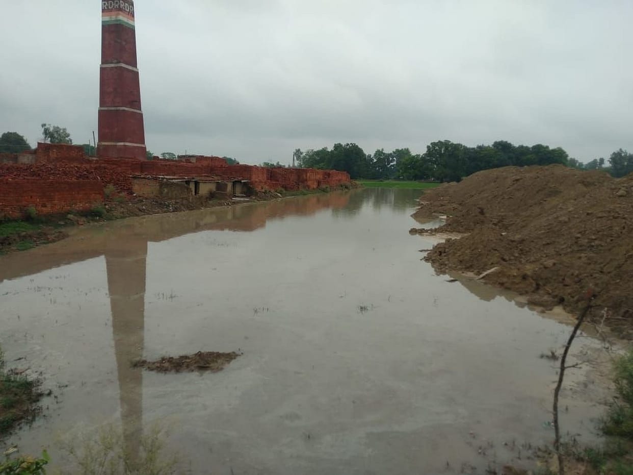 The population of three lakh remained in the dark overnight