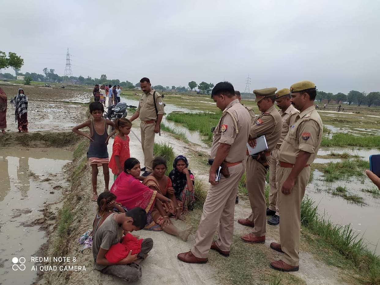dead body thrown on road side after killing young man in bhadohi police engaged in investigation