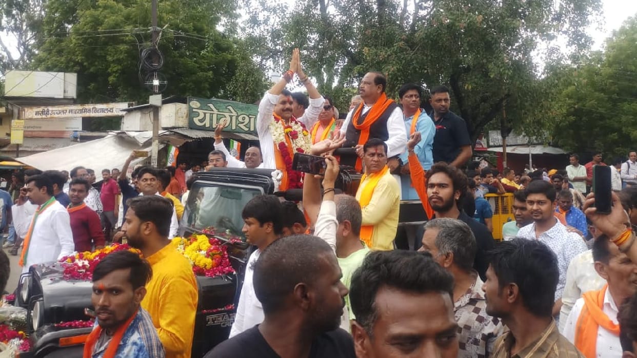 BJP councilor candidate took out procession after defeat in Ratlam, celebrated by blowing notes, thanked voter