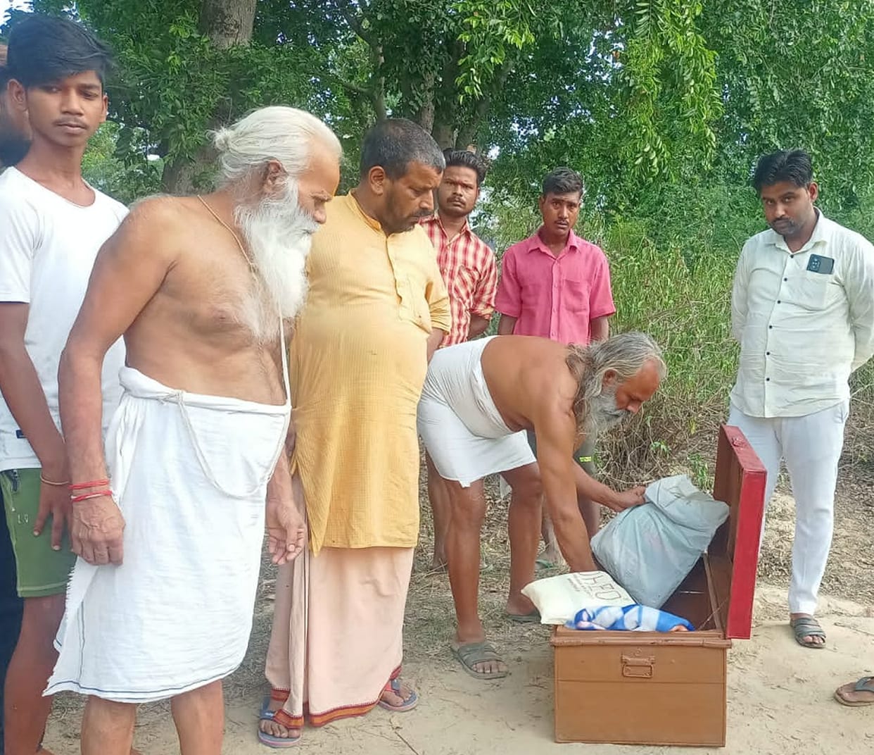 Cash, crown and bracelet stolen from temple