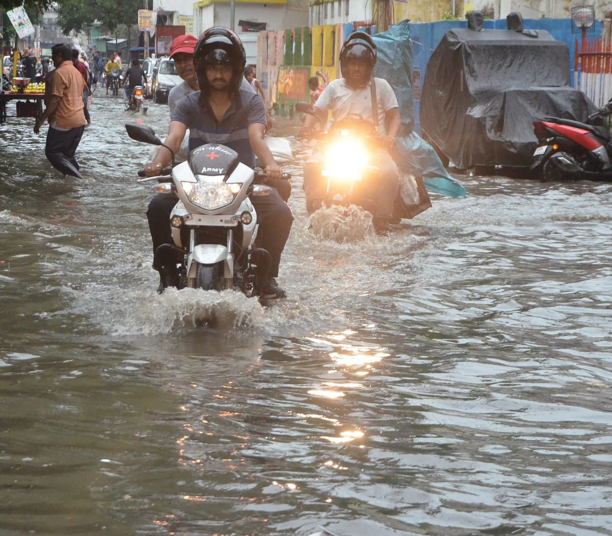 Waterlogging for four hours on the station road due to one hour of rain