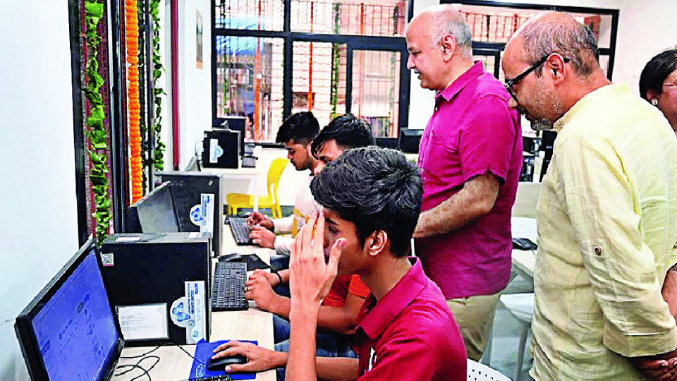 Delhi Deputy Chief Minister Manish Sisodia inaugurates DSEU center