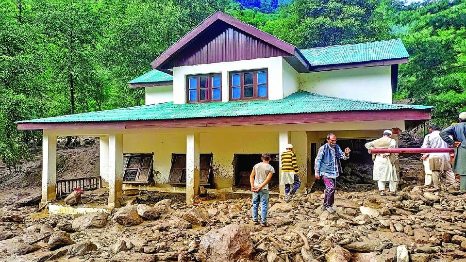 Cloud burst in Doda and Baramulla, 13 buildings including school were washed away