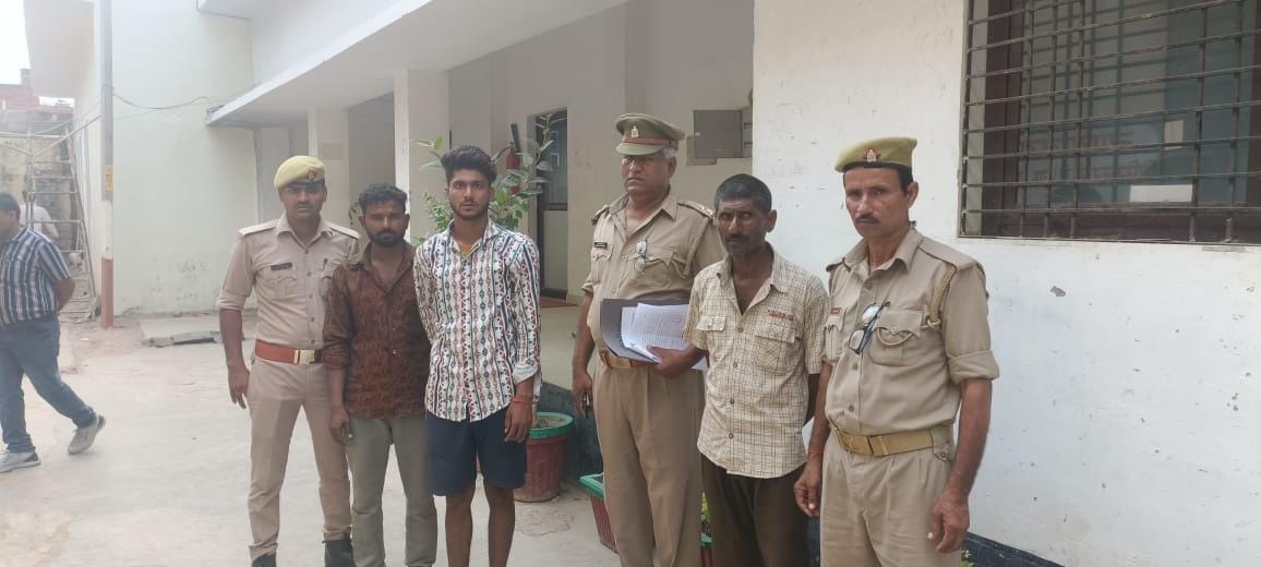 Auraiya: Three thieves arrested including stolen goods