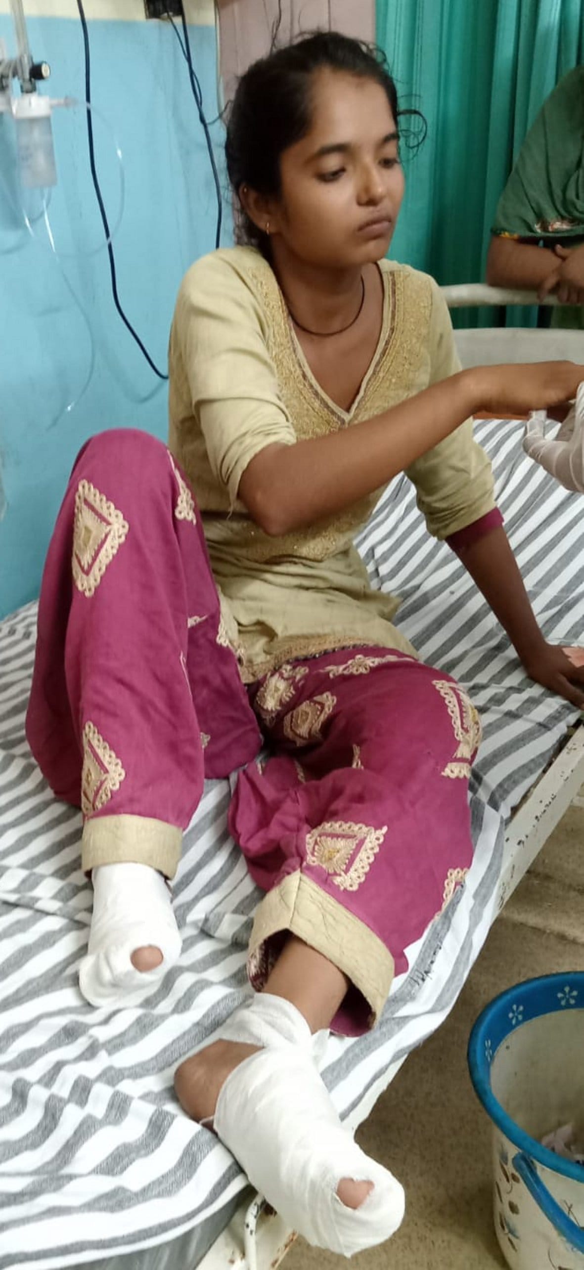 Couple and daughter scorched due to high tension line