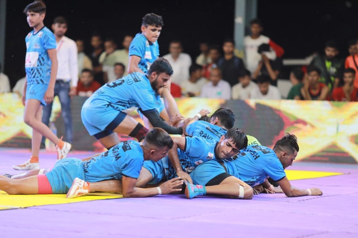 Teams of Mumbai, Bangalore and Gujarat became champions