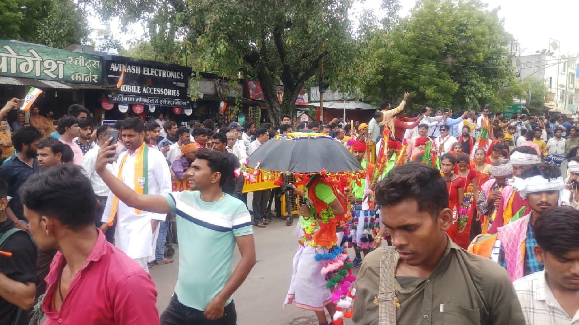 BJP councilor candidate took out procession after defeat in Ratlam, celebrated by blowing notes, thanked voter