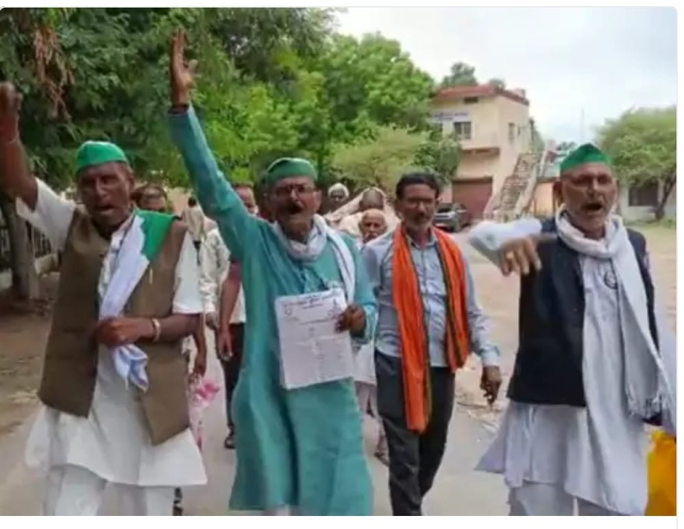 Demand to declare Bundelkhand region as drought-hit, Bhakiyu submitted memorandum to DM Hamirpur